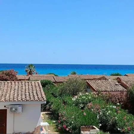 Paradise Flat 46-47 - View, Garden & Parking - 200m Lejlighed *